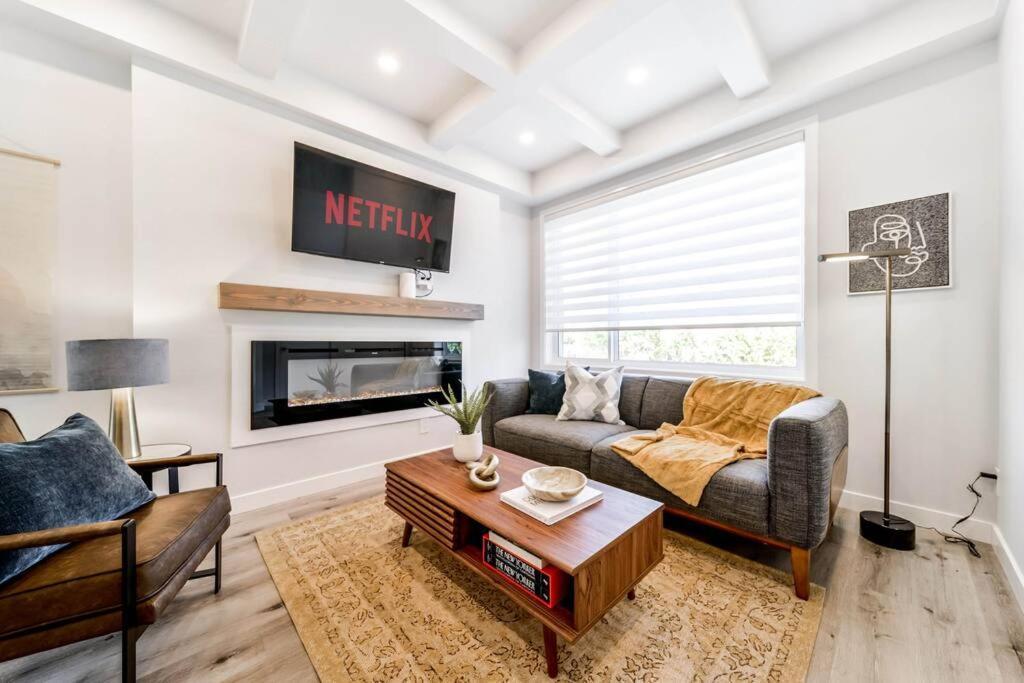 Modern Nordic Escape, 3Br Near Wem & Dt, Aircon & Fireplace, Wifi, Sleeps 6! Edmonton Exterior photo